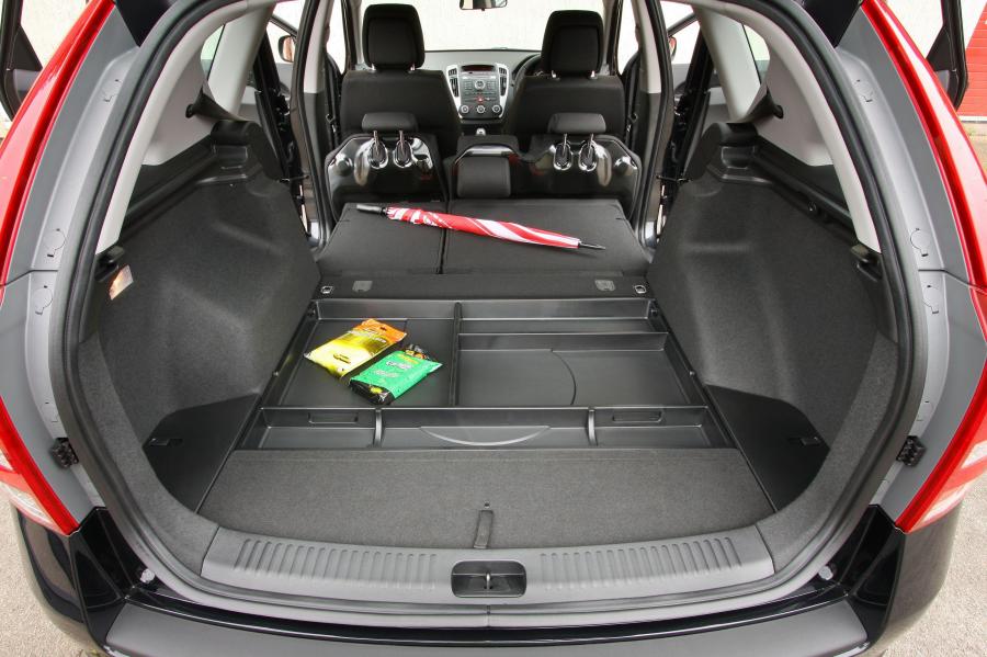  Kia cee&rsquo;d SW 2009 года  (фото 35 из 61)